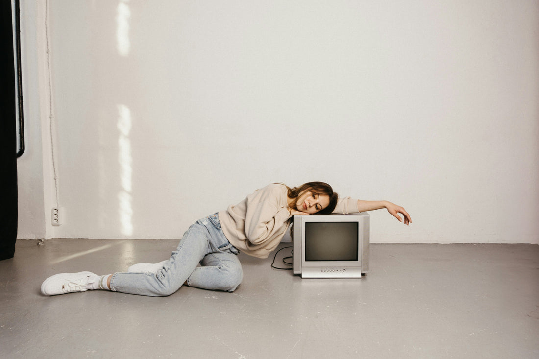 Why Millennials Still Rewatch 90s and 2000s TV Instead of New Shows
